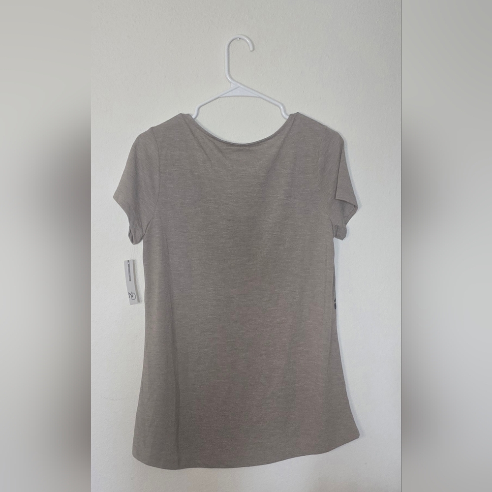 New Directions Medallion V Neck Top Boho Leopard Print Khaki Tee Medium - Picture 2 of 6